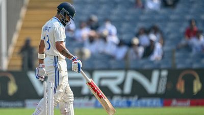 IND vs NZ: मिचेल सैंटनर ने विराट कोहली को फुल टॉस बोल्ड करने के लिए मजे, बोले- ऐसी गेंद पर तो छक्के लगते हैं, मैं तो... SportsTak Hindi