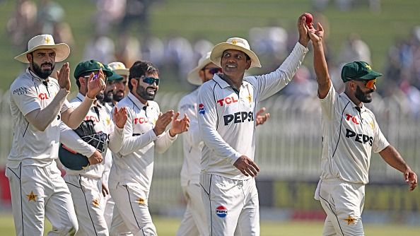 PAK vs ENG : साजिद-नोमान की जोड़ी से पाकिस्तान ने अंग्रेजों को 9 विकेट से रौंदा, 18 साल बाद इंग्लैंड के सामने घर में जीती टेस्ट सीरीज 
