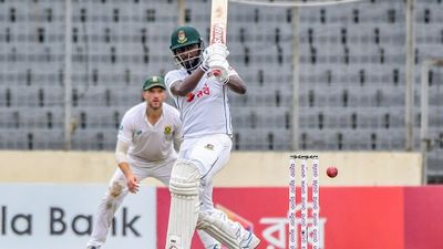 बांग्लादेशी विकेटकीपर-बल्लेबाज के साथ बड़ा हादसा, डेब्यू में फिफ्टी लगाने के बावजूद दूसरे टेस्ट से होना पड़ा बाहर SportsTak Hindi