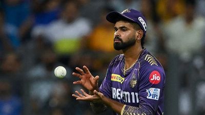 IPL Retention 2025: श्रेयस अय्यर को मिल रहे हैं कई फ्रेंचाइज से ऑफर, KKR ने अपने कप्तान को रिटेन करने के लिए की अहम मीटिंग SportsTak Hindi
