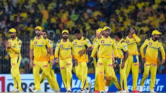 CSK IPL 2025 Retention: चेन्नई सुपर किंग्स ने जडेजा सहित इन 5 खिलाड़ियों को किया रिटेन, एमएस धोनी को मिलेंगे इतने करोड़ रुपये