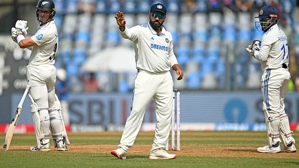 बॉर्डर-गावस्‍कर ट्रॉफी में यंग खिलाड़ियों के भरोसे टीम इंडिया, ऑस्‍ट्रेलिया दौरे के लिए स्‍पेशल 'क्‍लास' भी शुरू, रोहित शर्मा बोले- सीनियर्स रन नहीं बना रहे, वो तो भयभीत... 