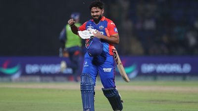 ऋषभ पंत को IPL ऑक्शन में 50 करोड़ देने की बात , मुंबई टेस्ट में दो फिफ्टी लगाने के बाद भारतीय स्टार के लिए कहां से उठी बड़ी मांग? SportsTak Hindi