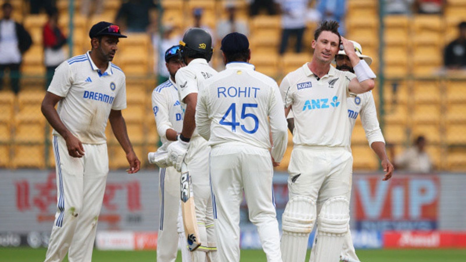 IND vs NZ: न्यूजीलैंड टीम में पानी पिलाते-पिलाते बना भारत में सीरीज जीत का हीरो, अब निकाला दिल का गुबार- जब से डेब्यू हुआ, ड्रिंक्स... IND vs NZ: न्यूजीलैंड टीम में पानी पिलाते-पिलाते बना भारत में सीरीज जीत का हीरो, अब निकाला दिल का गुबार- जब से डेब्यू हुआ, ड्रिंक्स...