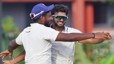 रणजी ट्रॉफी के 90 साल के इतिहास में पहली बार हुआ ये कमाल, 37 साल के ऑलराउंडर के नाम दर्ज हुआ सबसे बड़ा रिकॉर्ड SportsTak Hindi