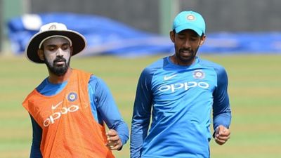 संन्यास के ऐलान के बाद भारतीय विकेटकीपर-बल्लेबाज का बड़ा खुलासा, कहा- खेलना नहीं चाहता था, गांगुली और मेरी पत्नी... KL Rahul and Wriddhiman Saha in frame