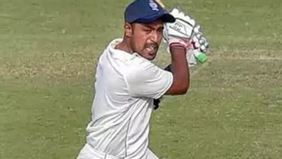 IPL Mega Auction 2025 से पहले 30 लाख के खिलाड़ी ने उड़ाया गर्दा, 240 रनों की पारी से काटा बवाल, नीलामी में लग सकती है लॉटरी  रणजी ट्रॉफी मैच के दौरान शुभम शर्मा