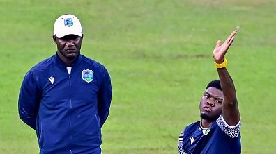 WI vs ENG: बिना बताए लाइव मैच से भागने वाले खिलाड़ी को कोच डैरेन सैमी की फटकार, कहा- इस तरह की हरकत...