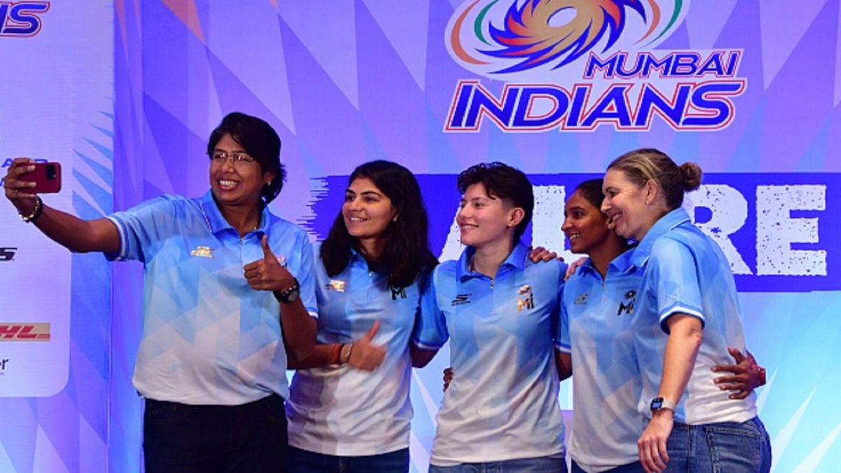 WPL 2025: मुंबई इंडियंस ने लीग इतिहास की पहली हैट्रिक लेने वाली गेंदबाज को किया बाहर, जानें सभी फ्रेंचाइजियों की रिटेंशन लिस्‍ट