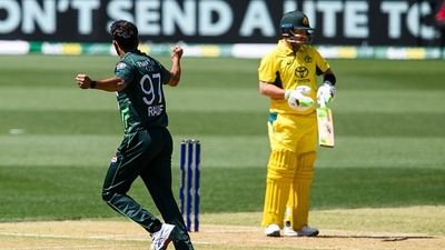 AUS vs PAK : हारिस रऊफ के 'पंजे' में जकड़ा ऑस्ट्रेलिया, कंगारुओं को ODI में 163 रन पर ढेर करके पहली बार किया ये करिश्मा SportsTak Hindi