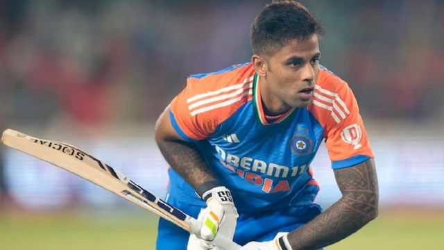 IND vs SA : संजू सैमसन के शतक और जीत के बाद टीम इंडिया के कप्तान सूर्यकुमार यादव का बड़ा खुलासा, कहा - वो हर दिन बोरिंग काम... Suryakumar Yadav defends Rohit Sharma's leadership, reveals captaincy inspiration