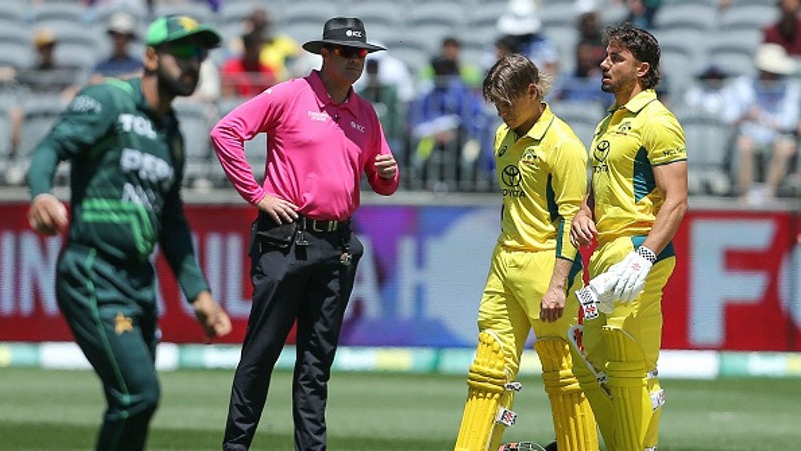 AUS vs PAK : 140 पर गिरे 9 विकेट फिर भी पाकिस्तान के सामने ऑस्ट्रेलिया हो गई ऑलआउट, जानिए पाकिस्तानी गेंदबाज ने ऐसा क्या किया ? AUS vs PAK : 140 पर गिरे 9 विकेट फिर भी पाकिस्तान के सामने ऑस्ट्रेलिया हो गई ऑलआउट, जानिए पाकिस्तानी गेंदबाज ने ऐसा क्या किया ?