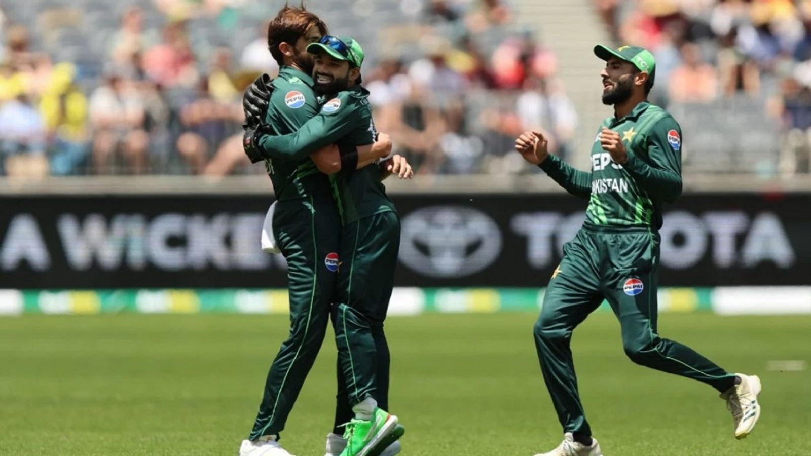 AUS vs PAK: कप्तान मोहम्मद रिजवान की 'डेब्यू सीरीज' में पाकिस्तान का करिश्मा, पर्थ में ऑस्ट्रेलिया को 8 विकेट से रौंदकर 22 साल बाद जीती वनडे सीरीज AUS vs PAK: कप्तान मोहम्मद रिजवान की 'डेब्यू सीरीज' में पाकिस्तान का करिश्मा, पर्थ में ऑस्ट्रेलिया को 8 विकेट से रौंदकर 22 साल बाद जीती वनडे सीरीज