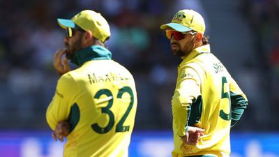 AUS vs PAK: ऑस्ट्रेलिया की वनडे क्रिकेट में पहली बार ऐसी दुर्गति, पाकिस्तानी बॉलर्स ने निकाली हेकड़ी तो बना दिया अनचाहा रिकॉर्ड SportsTak Hindi