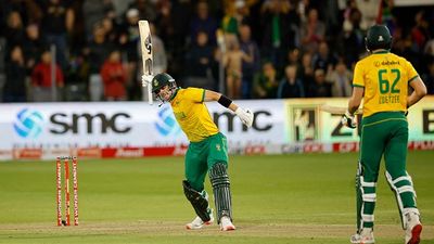 मां की बर्थडे पार्टी के बीच साउथ अफ्रीकी बल्लेबाज का बल्ले से धूम-धड़ाका, भारत को हराने के बाद किया दिलचस्प खुलासा, कहा- स्टेडियम में 20-30 लोग... SportsTak Hindi