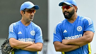 IND vs AUS : रोहित शर्मा ऑस्ट्रेलिया के खिलाफ पर्थ टेस्ट मैच नहीं खेले तो कौन करेगा टीम इंडिया की कप्तानी, गौतम गंभीर ने बताया नाम SportsTak Hindi