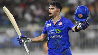 AFG vs BAN : रहमनुल्लाह गुरबाज के शतक और ओमरजई के हरफनमौला प्रदर्शन से अफगानिस्तान ने जीती वनडे सीरीज, बांग्लादेश को तीसरे वनडे में 5 विकेट से दी मात शतक जड़ने के बाद अफगानिस्तान के रहमनुल्लाह गुरबाज