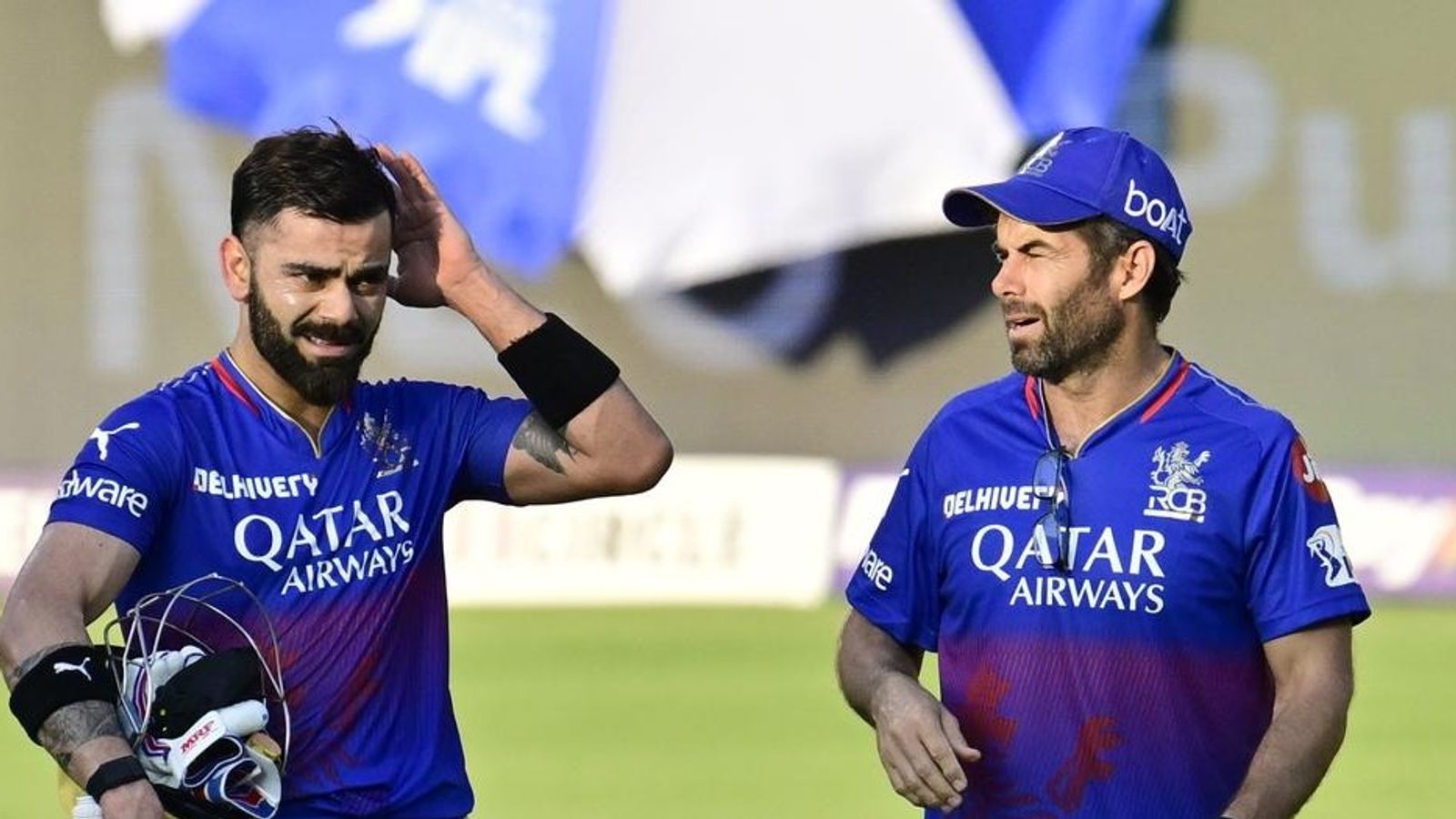 विराट कोहली की IPL टीम की मदद करने वाले शख्स को श्रीलंका क्रिकेट बोर्ड ने दी नौकरी, साउथ अफ्रीका को धूल चटाने के लिए बुना जाल विराट कोहली की IPL टीम की मदद करने वाले शख्स को श्रीलंका क्रिकेट बोर्ड ने दी नौकरी, साउथ अफ्रीका को धूल चटाने के लिए बुना जाल