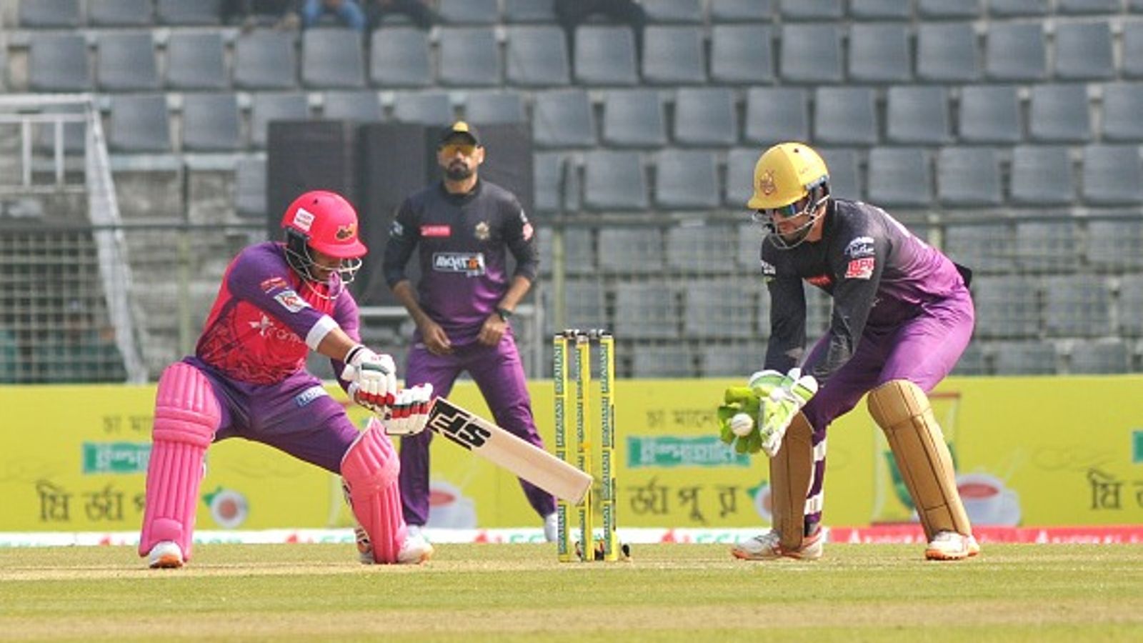 पड़ोसी मुल्क ने की थी IPL की कॉपी, पैसे की किल्लत पड़ी लीग पर भारी, विदेशी क्रिकेटरों को अब तक नहीं मिली सैलरी पड़ोसी मुल्क ने की थी IPL की कॉपी, पैसे की किल्लत पड़ी लीग पर भारी, विदेशी क्रिकेटरों को अब तक नहीं मिली सैलरी