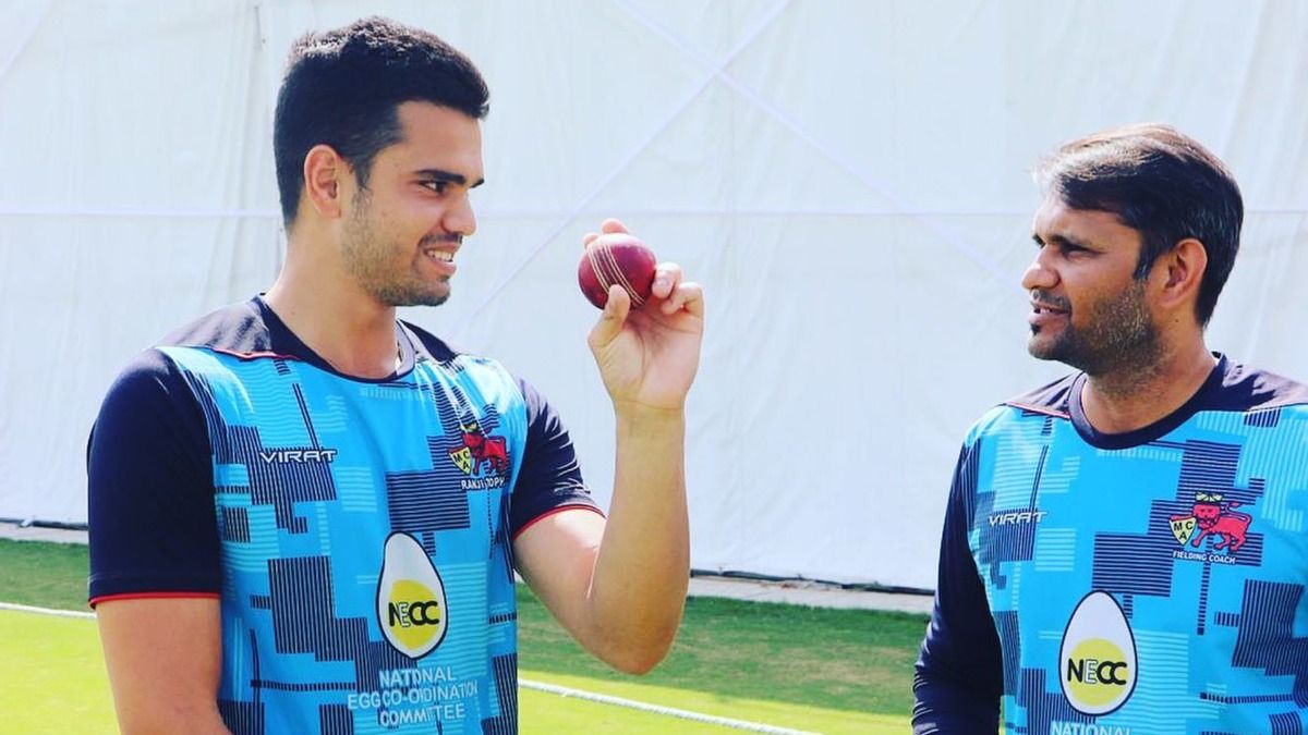 अर्जुन तेंदुलकर ने बरपाया कहर, 5 विकेट लेकर अकेले दम पर विरोधी टीम के टॉप ऑर्डर को किया ध्वस्त, करियर में पहली बार किया ऐसा करिश्मा अर्जुन तेंदुलकर ने बरपाया कहर, 5 विकेट लेकर अकेले दम पर विरोधी टीम के टॉप ऑर्डर को किया ध्वस्त, करियर में पहली बार किया ऐसा करिश्मा