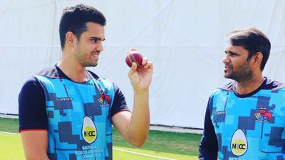 अर्जुन तेंदुलकर ने बरपाया कहर, 5 विकेट लेकर अकेले दम पर विरोधी टीम के टॉप ऑर्डर को किया ध्वस्त, करियर में पहली बार किया ऐसा करिश्मा SportsTak Hindi