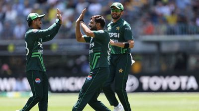 Champions Trophy: पाकिस्तान को मिला तगड़ा बूस्ट, यह खिलाड़ी बना वनडे में नंबर 1 बॉलर, बाबर आजम बैटिंग में टॉप SportsTak Hindi