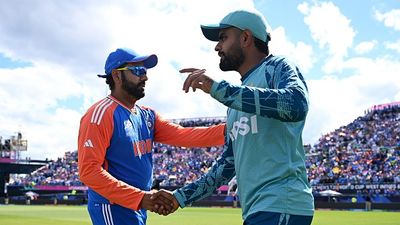 'पाकिस्तान को भारत के खिलाफ खेलना बंद कर देना चाहिए,' चैंपियंस ट्रॉफी विवाद के बीच पूर्व क्रिकेटर ने BCCI पर बोला हमला SportsTak Hindi