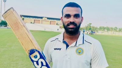 बड़ी खबर: भारतीय बल्लेबाज ने 205 गेंद में उड़ाया तिहरा शतक, 43 चौकों-चार छक्कों की मदद से लूटी महफिल, तोड़ा वीरेंद्र सहवाग का रिकॉर्ड SportsTak Hindi