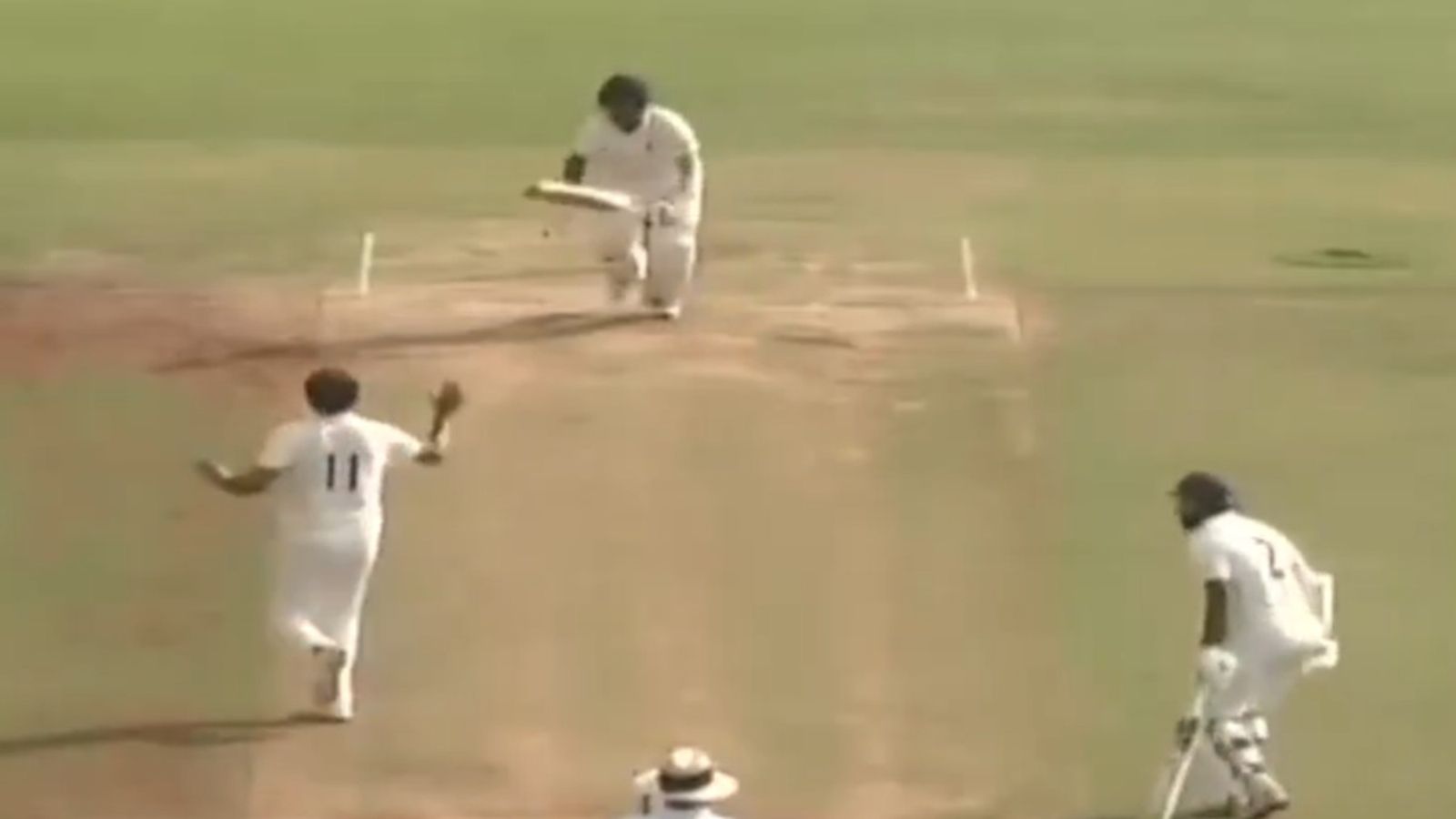 Mohammed Shami : मोहम्मद शमी ने रणजी ट्रॉफी में छोटे भाई के सामने कैसे झटके चार विकेट, BCCI ने कातिलाना गेंदबाजी का जारी किया Video Mohammed Shami : मोहम्मद शमी ने रणजी ट्रॉफी में छोटे भाई के सामने कैसे झटके चार विकेट, BCCI ने कातिलाना गेंदबाजी का जारी किया Video