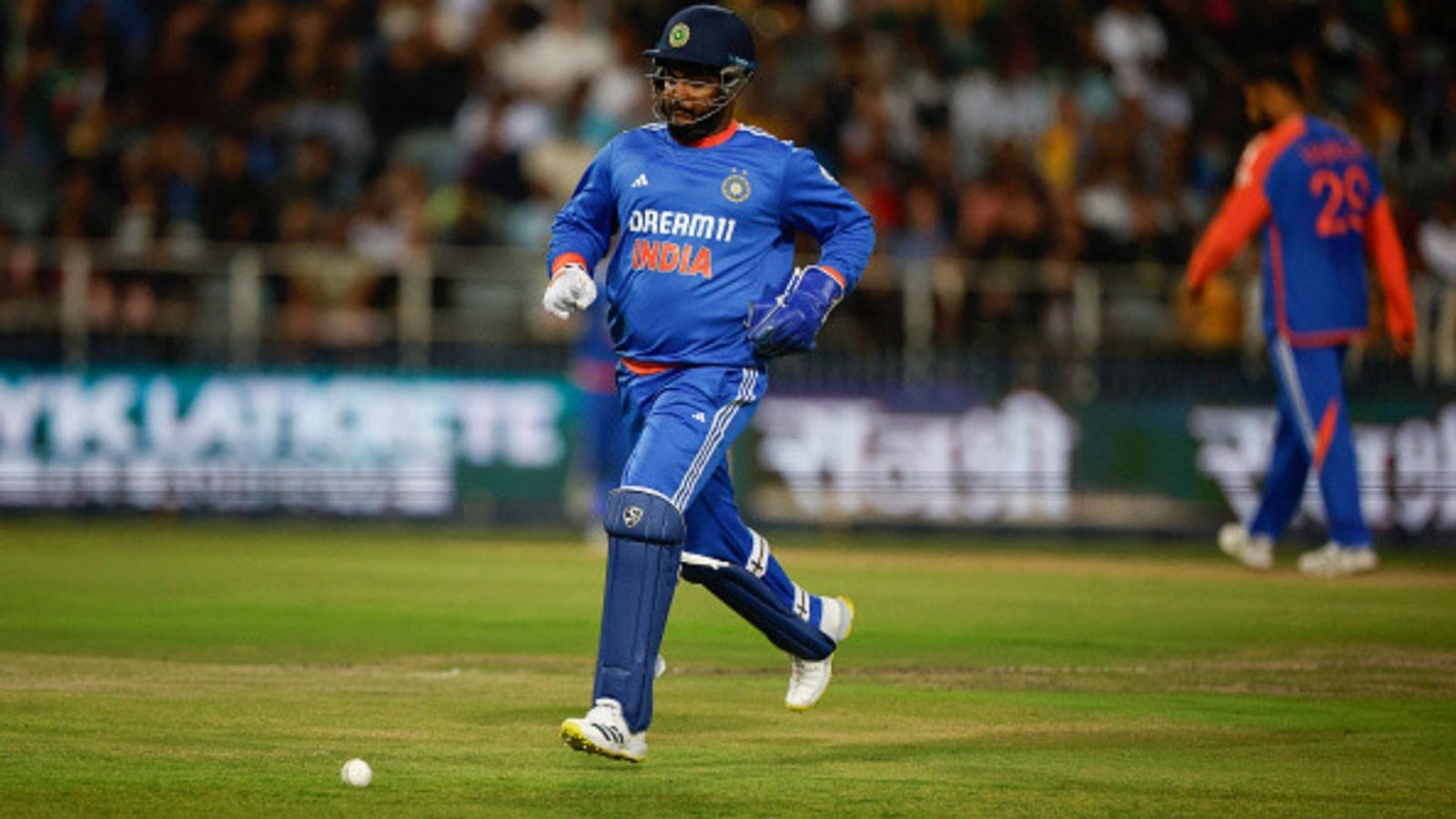 सूर्यकुमार यादव ने 5 मैच में 3 शतक ठोकने पर भी संजू सैमसन को ओपनिंग में रखने की नहीं दी गारंटी, बोले- मुश्किल होगा, हमारे पास... सूर्यकुमार यादव ने 5 मैच में 3 शतक ठोकने पर भी संजू सैमसन को ओपनिंग में रखने की नहीं दी गारंटी, बोले- मुश्किल होगा, हमारे पास...