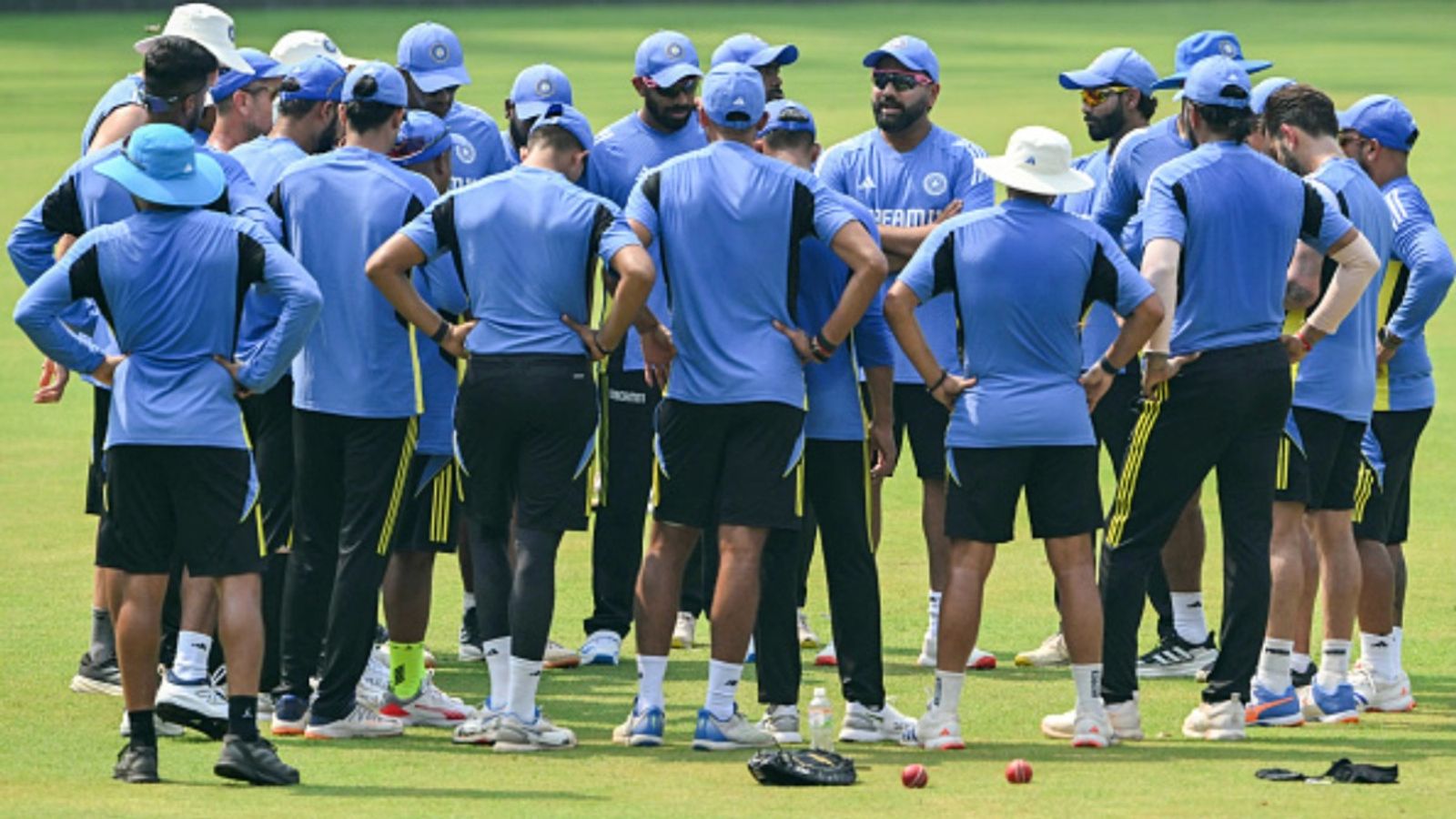 IND vs AUS: भारतीय टीम मैनेजमेंट ने देवदत्त पडिक्कल के साथ इन तीन खिलाड़ियों को भी ऑस्ट्रेलिया में रोका, पर्थ टेस्ट से पहले बढ़ी भारत की ताकत IND vs AUS: भारतीय टीम मैनेजमेंट ने देवदत्त पडिक्कल के साथ इन तीन खिलाड़ियों को भी ऑस्ट्रेलिया में रोका, पर्थ टेस्ट से पहले बढ़ी भारत की ताकत