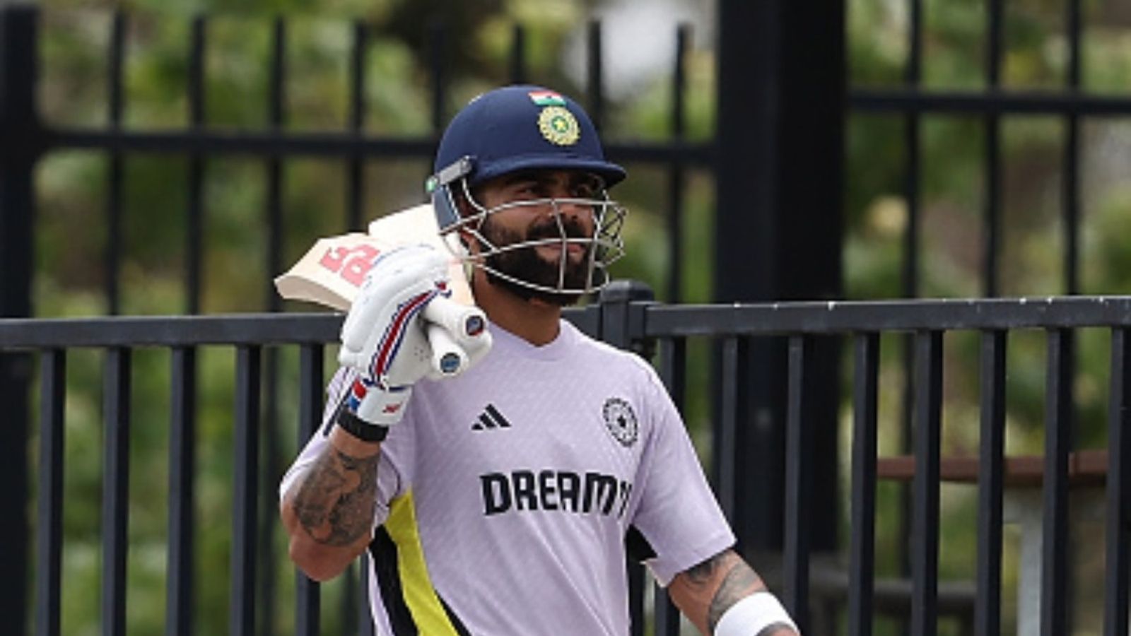 IND vs AUS: सुनील गावस्कर ने विराट कोहली को लेकर ऑस्ट्रेलिया को चेताया, बोले- वह बड़े रन बनाएगा अगर उसे... IND vs AUS: सुनील गावस्कर ने विराट कोहली को लेकर ऑस्ट्रेलिया को चेताया, बोले- वह बड़े रन बनाएगा अगर उसे...