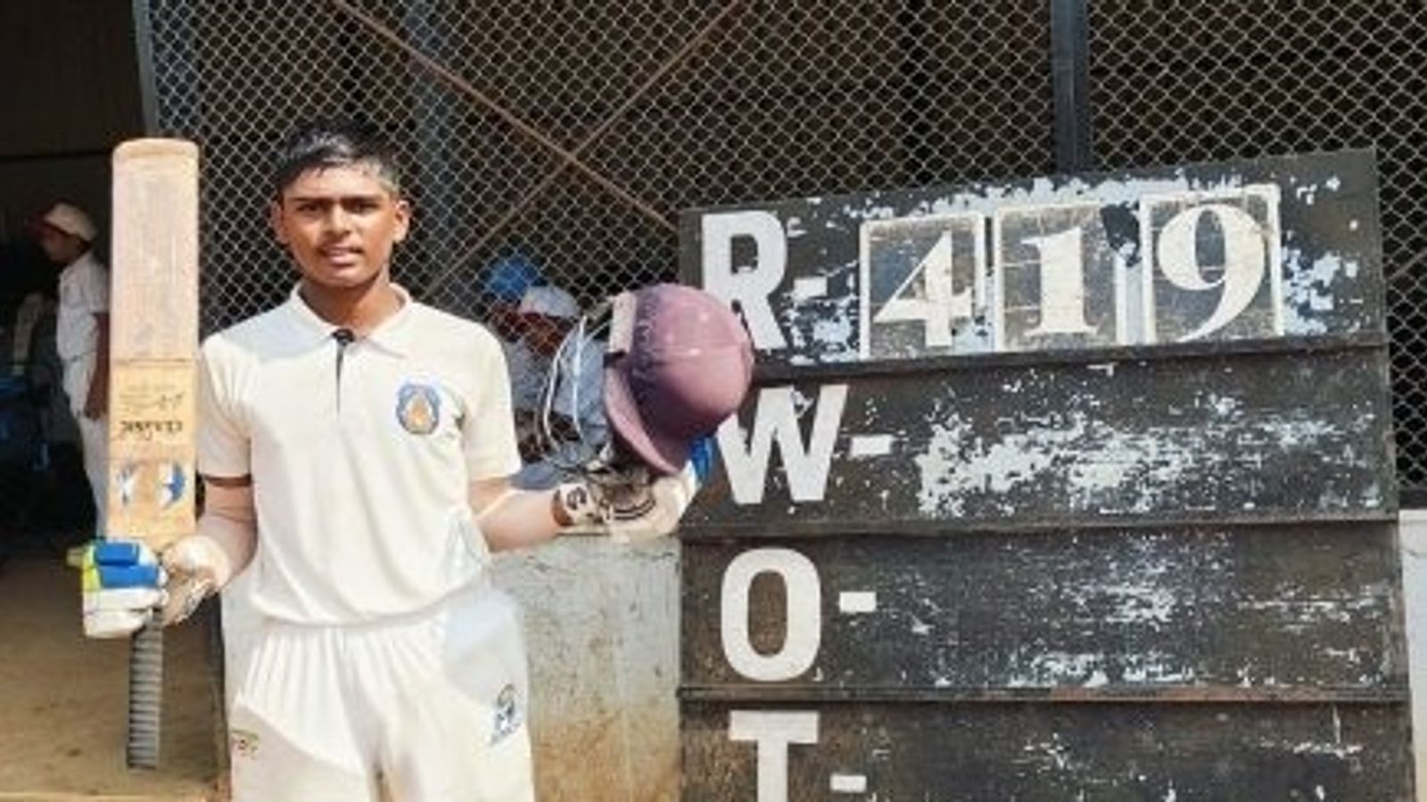 24 छक्के, 43 चौके, मुंबई के बल्लेबाज ने 419 रन की पारी खेल मैदान पर उड़ाया बवंडर, बोला- कोच ने कहा था 100-200 से कुछ नहीं होगा 24 छक्के, 43 चौके, मुंबई के बल्लेबाज ने 419 रन की पारी खेल मैदान पर उड़ाया बवंडर, बोला- कोच ने कहा था 100-200 से कुछ नहीं होगा