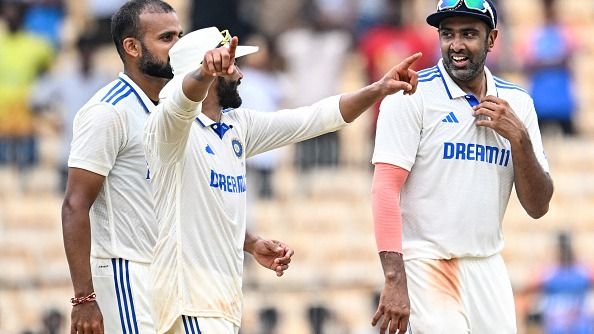 IND vs AUS : अश्विन और जडेजा के बीच पर्थ टेस्ट मैच के दौरान टीम इंडिया की Playing XI में किसको मिलेगी जगह, सामने आया जवाब 