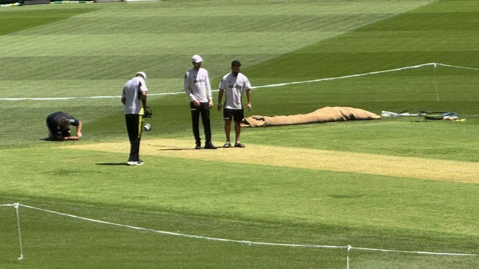 IND vs AUS : भारत-ऑस्ट्रेलिया के बीच पर्थ टेस्ट मैच में कैसी होगी पिच? टीम इंडिया को धमकाने वाले क्यूरेटर का कमेंट सुन लीजिए IND vs AUS : भारत-ऑस्ट्रेलिया के बीच पर्थ टेस्ट मैच में कैसी होगी पिच? टीम इंडिया को धमकाने वाले क्यूरेटर का कमेंट सुन लीजिए