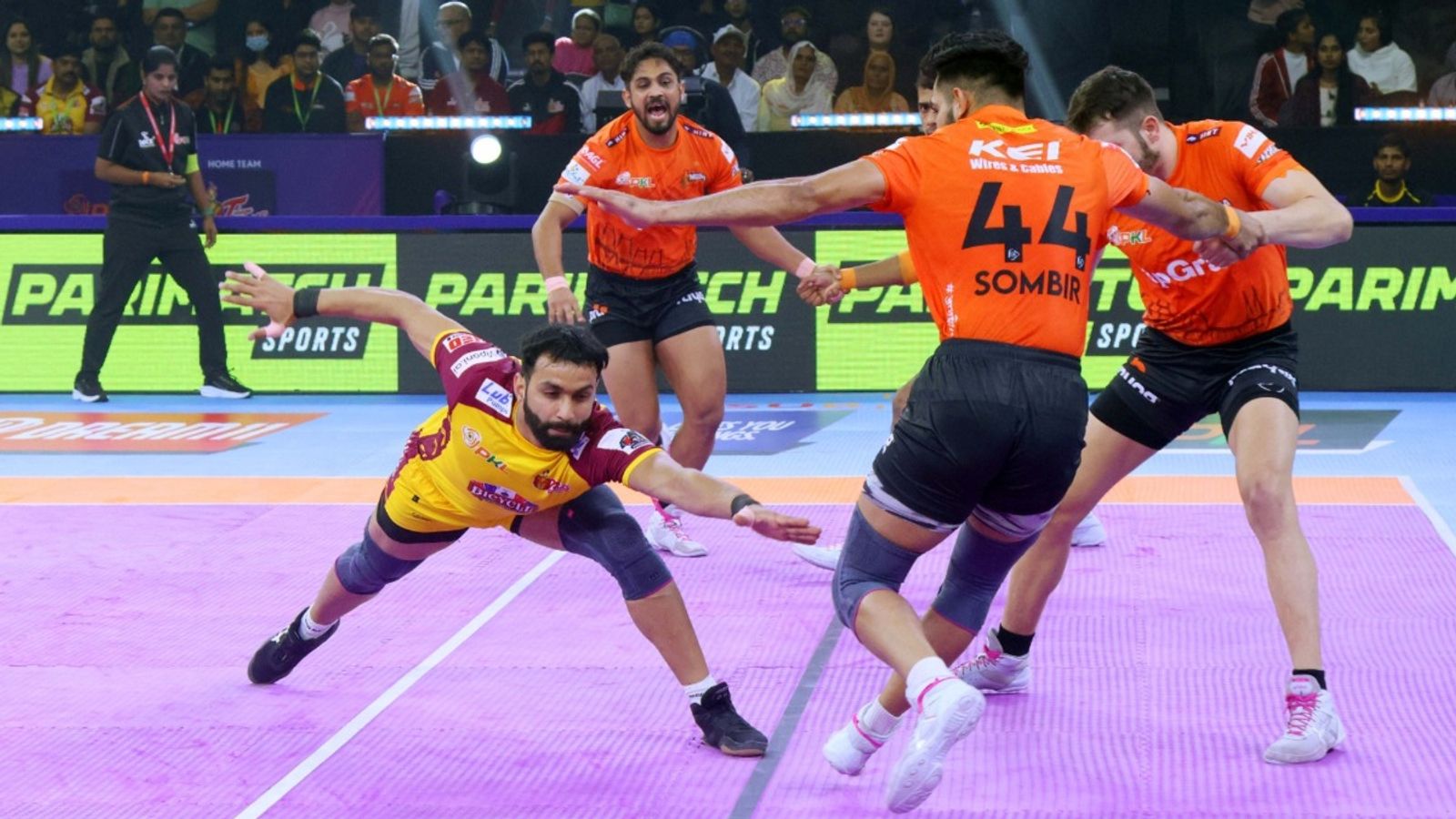 PKL 11: दिल्ली-गुजरात ने खेला टाई, तेलुगू टाइटंस ने यू मुंबा को हराकर पांचवें स्थान पर बनाई जगह PKL 11: दिल्ली-गुजरात ने खेला टाई, तेलुगू टाइटंस ने यू मुंबा को हराकर पांचवें स्थान पर बनाई जगह