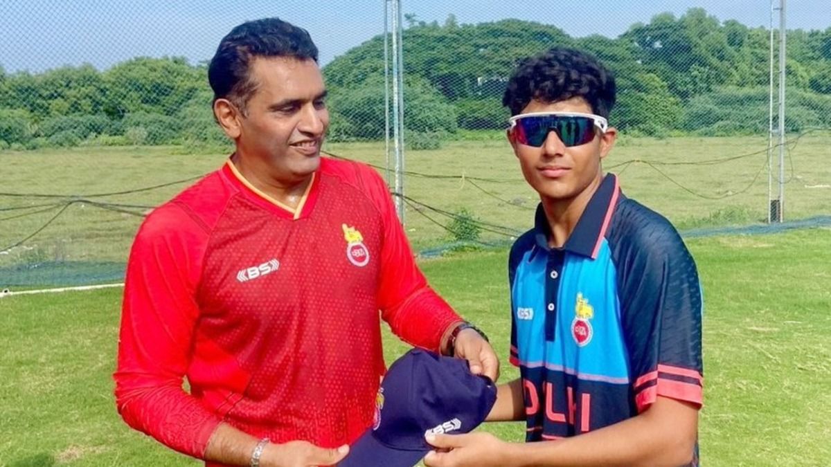 सहवाग के बेटे ने IPL Auction से पहले कोहराम मचाया, पिता की तरह चौकों की बौछार से लूटी महफिल, उड़ाया आतिशी शतक