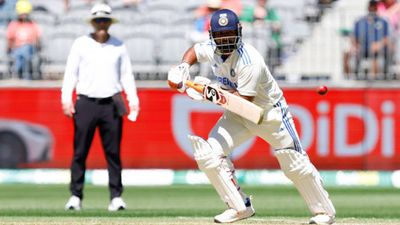 IND vs AUS: ऋषभ पंत को ऑस्ट्रेलियाई खिलाड़ियों ने किया तंग, एक ने किया पंच तो दूसरे ने IPL को लेकर छेड़ा, बोले- कहां जाओगे? देखिए Video SportsTak Hindi