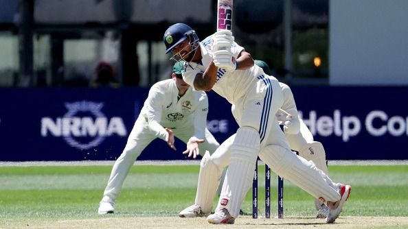 IND vs AUS : नितीश रेड्डी ने डेब्यू पारी में जीता दिल , 150 रन पर पर्थ के मैदान में ढेर टीम इंडिया, जोश हेजलवुड के कहर से ऑस्ट्रेलिया ने कसा शिकंजा