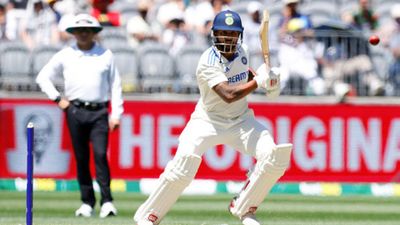 IND vs AUS: नीतीश कुमार रेड्डी ने डेब्यू टेस्ट में ही रच दिया इतिहास, बल्ले से किया ऐसा काम जिसने करा दी दिग्गजों की बराबरी SportsTak Hindi