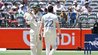IND vs AUS, Video : मिचेल स्टार्क ने लाइव मैच में हर्षित राणा को डराया, बैटिंग करते समय कहा - मैं याद रखूंगा कि...  मिचेल स्टार्क और हर्षित राणा