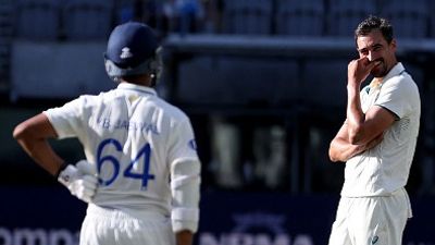 IND vs AUS: 'तुम काफी धीमे फेंक रहे हो', यशस्वी जायसवाल ने मिचेल स्टार्क का तोड़ा घमंड, हर्षित राणा का लिया बदला SportsTak Hindi