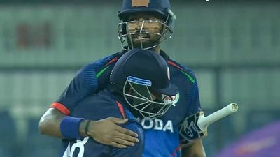 Hardik Pandya: BGT के बीच हार्दिक पंड्या ने बल्ले से उड़ाया तूफान, 35 गेंदों पर ठोके 74 रन, 5 छक्के लगा टीम को दिलाई धमाकेदार जीत SportsTak Hindi