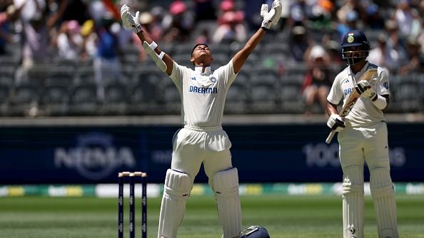 IND vs AUS: यशस्‍वी जायसवाल ने ऑस्‍ट्रेलिया जमीं पर मेडन टेस्‍ट में शतक ठोक रचा इतिहास, इस मुकाम पर पहुंचने वाले तीसरे भारतीय बल्‍लेबाज बने