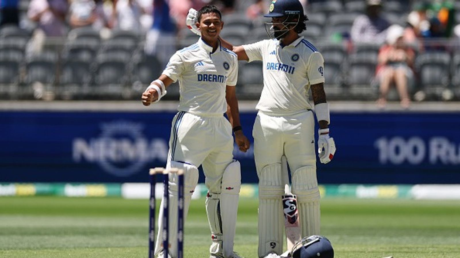 IND vs AUS, 1st Test, Day 3: यशस्वी जायसवाल के निशाने पर दोहरा शतक, पर्थ टेस्ट में 300 पार पहुंची टीम इंडिया की बढ़त, लंच ब्रेक तक एक विकेट पर बनाए 275 रन IND vs AUS, 1st Test, Day 3: यशस्वी जायसवाल के निशाने पर दोहरा शतक, पर्थ टेस्ट में 300 पार पहुंची टीम इंडिया की बढ़त, लंच ब्रेक तक एक विकेट पर बनाए 275 रन