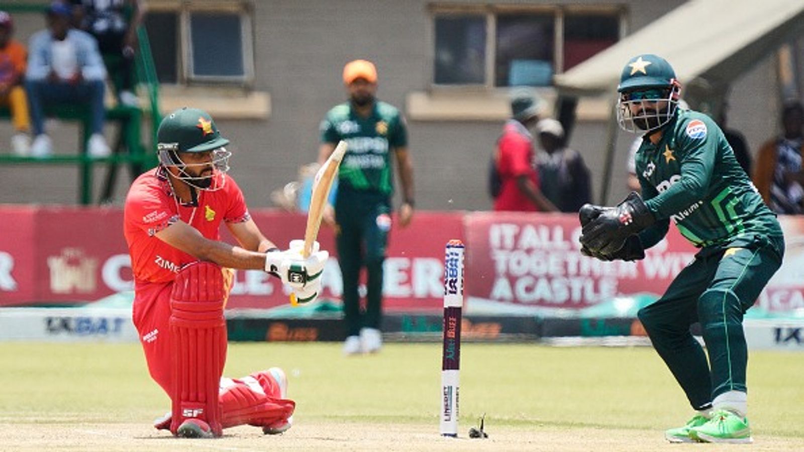 ZIM vs PAK: जिम्बाब्वे ने पाकिस्तान को पहले वनडे में रौंदा, सिकंदर रजा के ऑलराउंड खेल ने मोहम्मद रिजवान की टीम को 80 रन से दी शिकस्त ZIM vs PAK: जिम्बाब्वे ने पाकिस्तान को पहले वनडे में रौंदा, सिकंदर रजा के ऑलराउंड खेल ने मोहम्मद रिजवान की टीम को 80 रन से दी शिकस्त