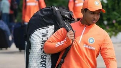 IPL Auction 2025: 13 साल का बिहार का क्रिकेटर बना करोड़पति, IPL में बिकने वाला सबसे युवा, इस चैंपियन टीम का बना हिस्सा SportsTak Hindi