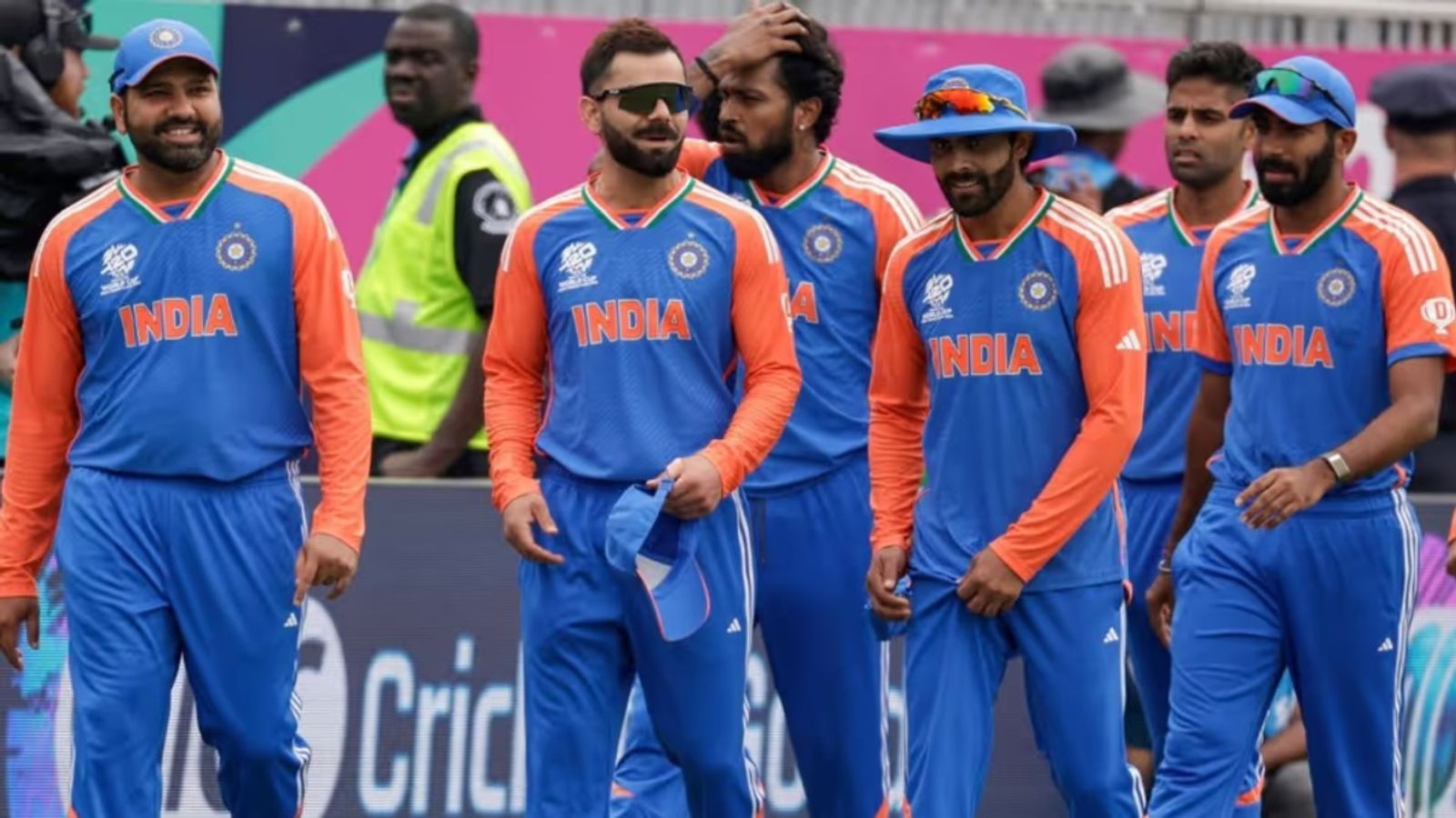 IPL Auction 2025 से T20 World Cup जीतने वाली टीम इंडिया को कितने पैसे मिले, कौन बना सबसे महंगा खिलाड़ी रोहित शर्मा की कप्तानी में भारत ने टी20 वर्ल्ड कप 2024 जीता.