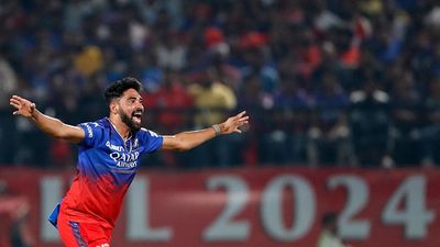 मोहम्मद सिराज हुए RCB से अलग तो भावुक हुआ स्टार गेंदबाज, सोशल मीडिया पर लिखी लंबी पोस्ट, कहा- 7 साल तक... SportsTak Hindi