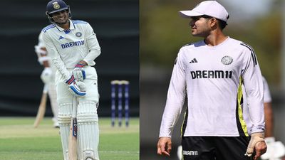 शुभमन गिल पर्थ के बाद क्या अब एडिलेड टेस्ट से भी होंगे बाहर? भारतीय बल्लेबाज की चोट पर आई बड़ी अपडेट SportsTak Hindi